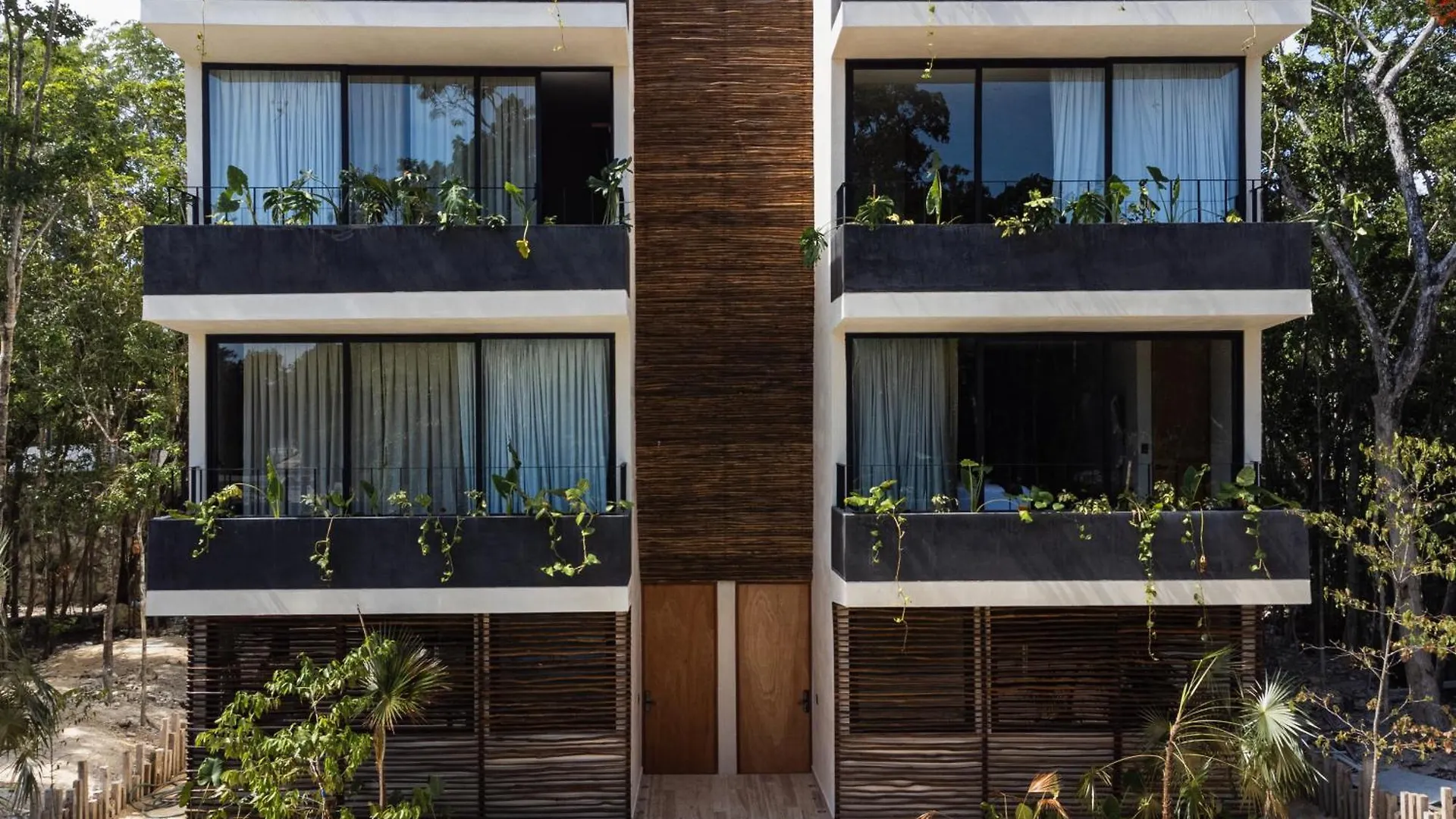 Dossantas Wellness & Jungle Retreat By Bt Homes location